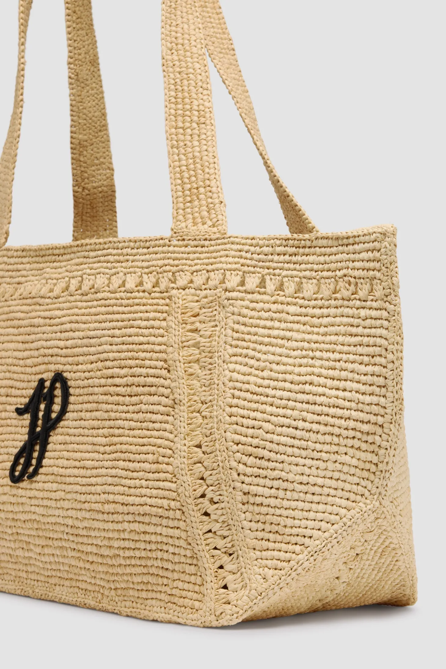 Großer trapezförmiger Patou Shopper mit Logo aus Raffiabast